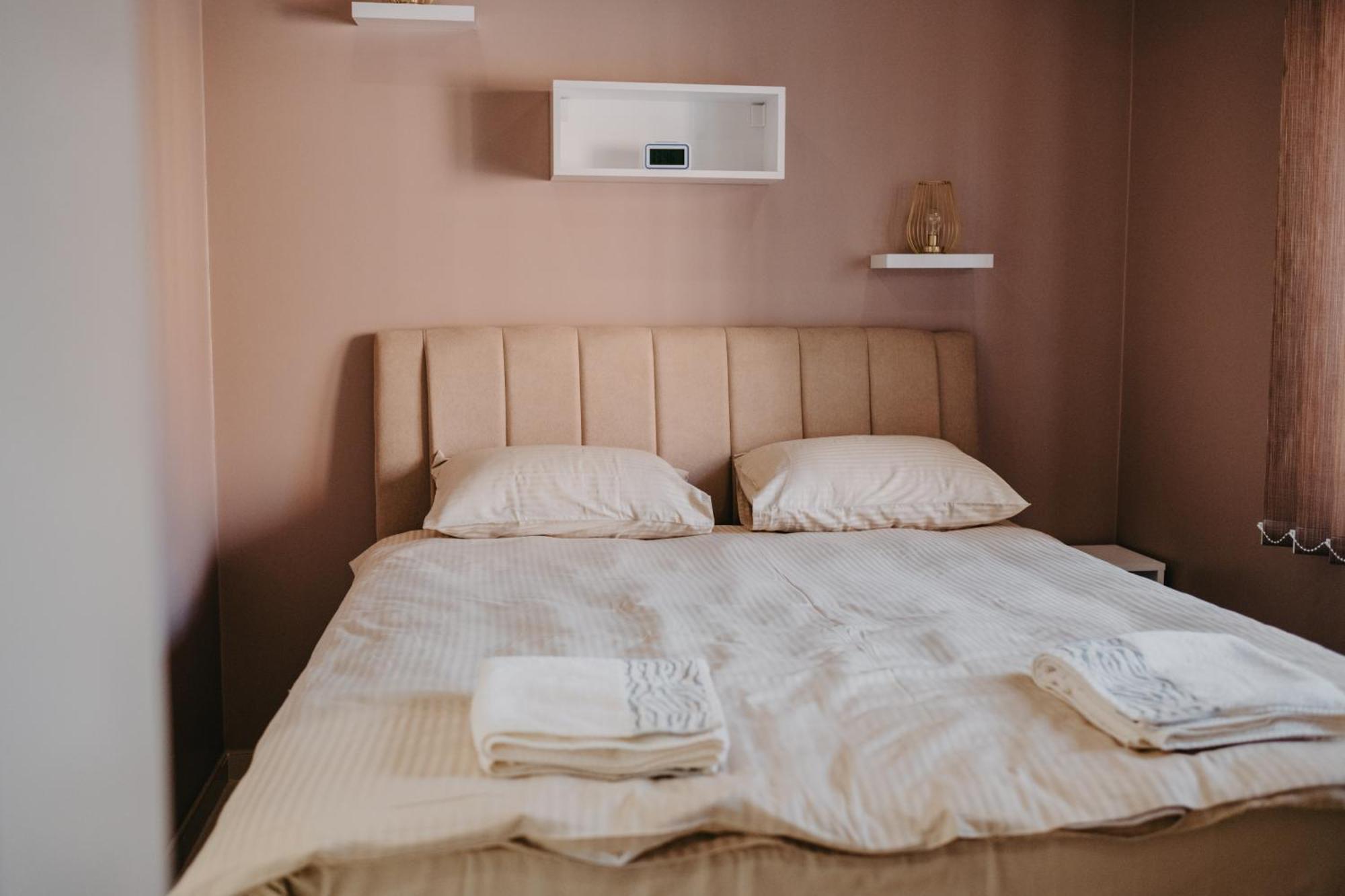 Prenociste Park Bed & Breakfast Modrica ภายนอก รูปภาพ