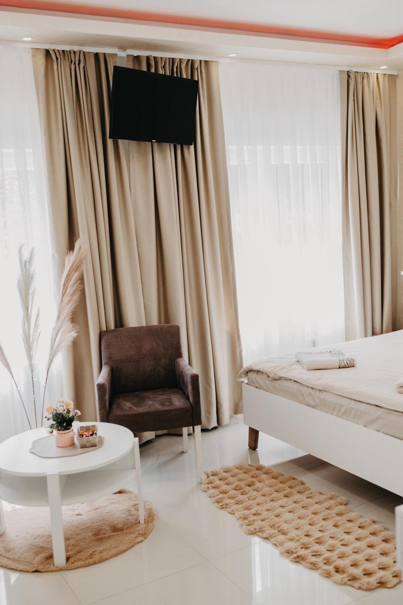 Prenociste Park Bed & Breakfast Modrica ภายนอก รูปภาพ