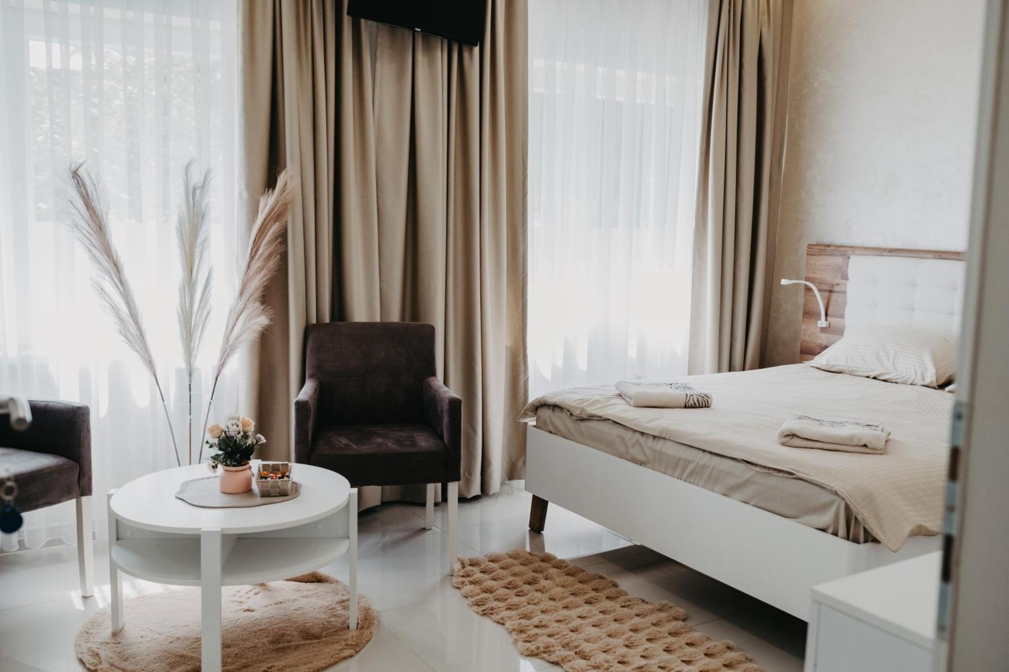 Prenociste Park Bed & Breakfast Modrica ภายนอก รูปภาพ
