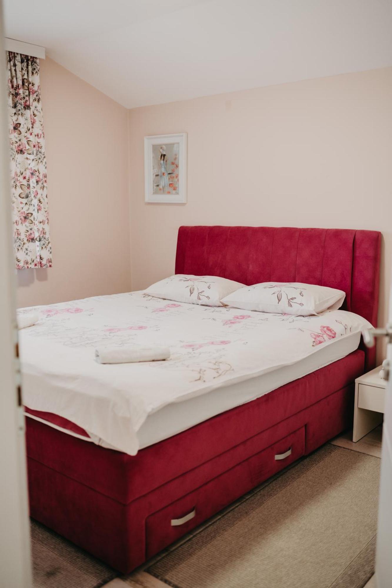 Prenociste Park Bed & Breakfast Modrica ภายนอก รูปภาพ