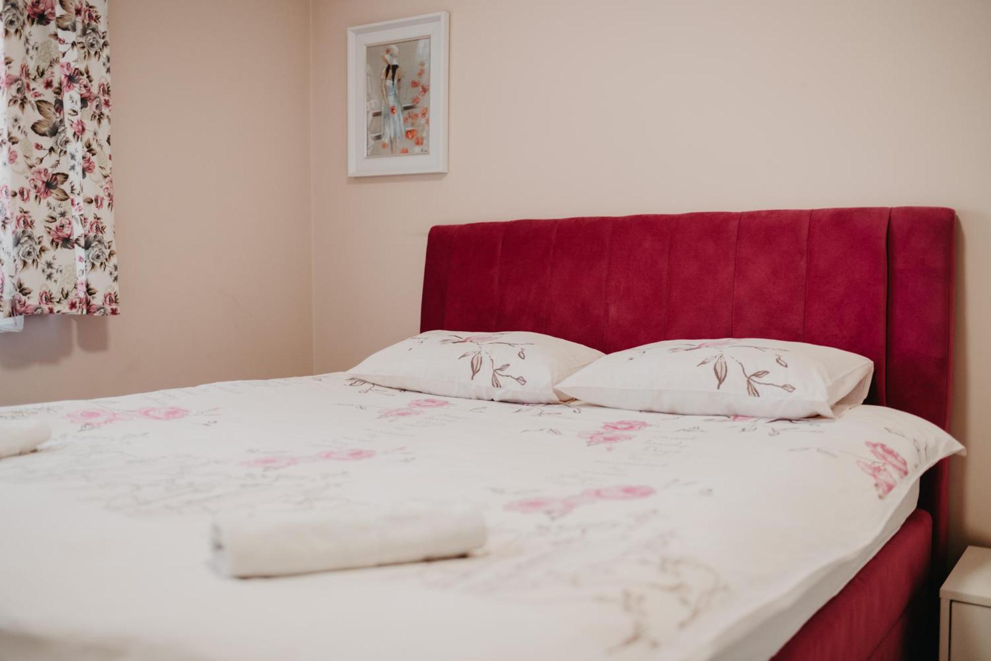 Prenociste Park Bed & Breakfast Modrica ภายนอก รูปภาพ