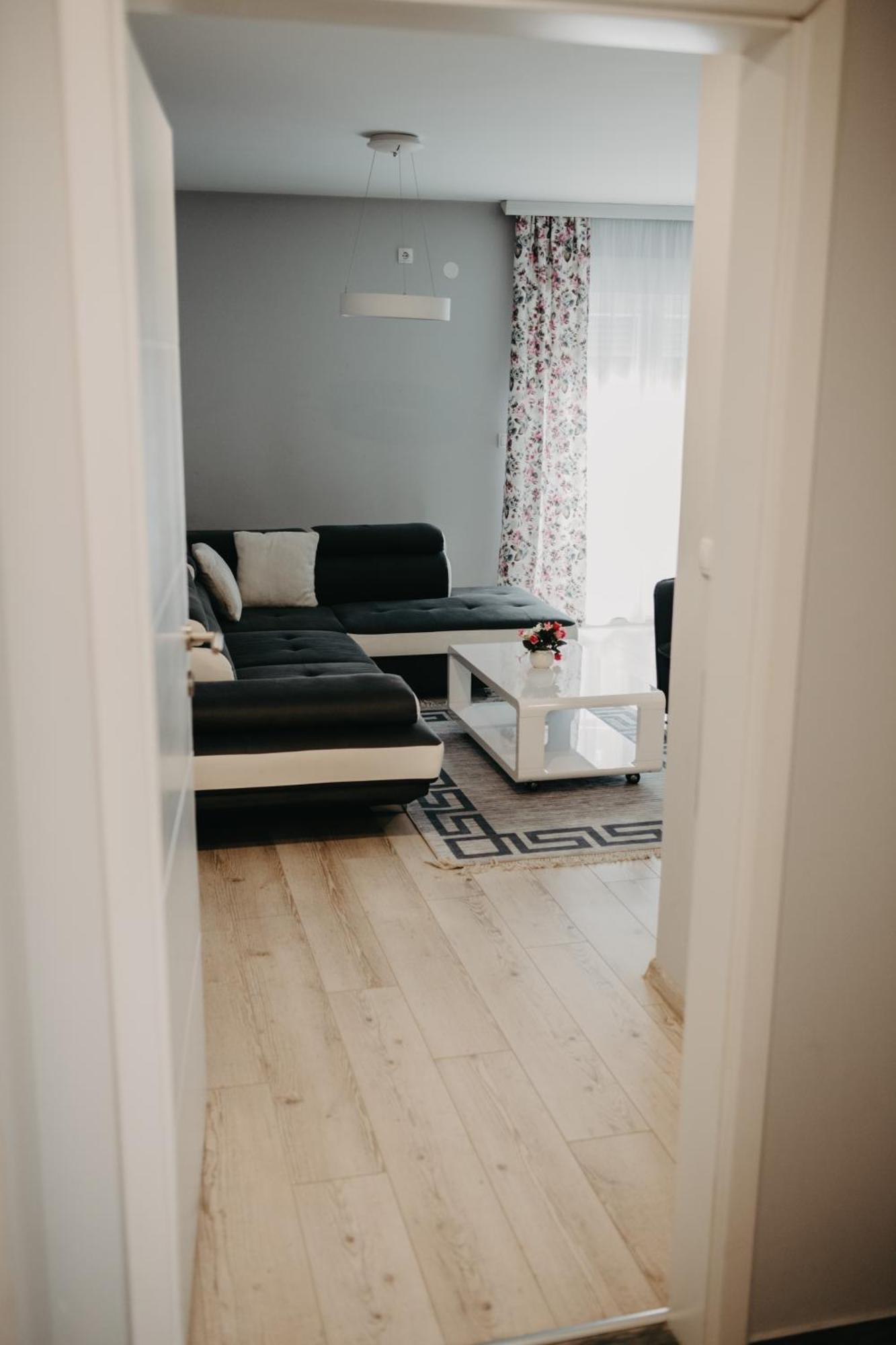 Prenociste Park Bed & Breakfast Modrica ภายนอก รูปภาพ