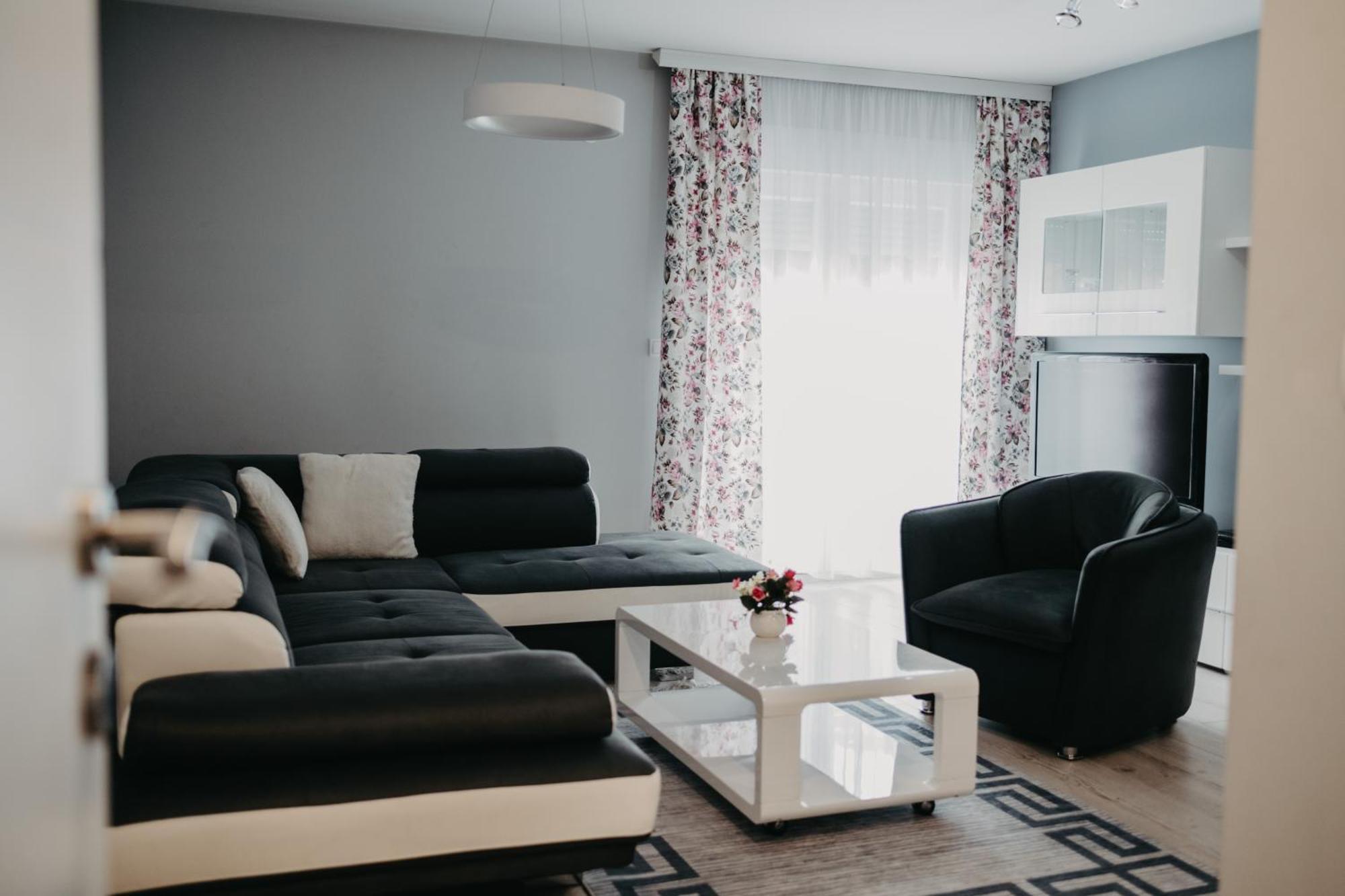 Prenociste Park Bed & Breakfast Modrica ภายนอก รูปภาพ