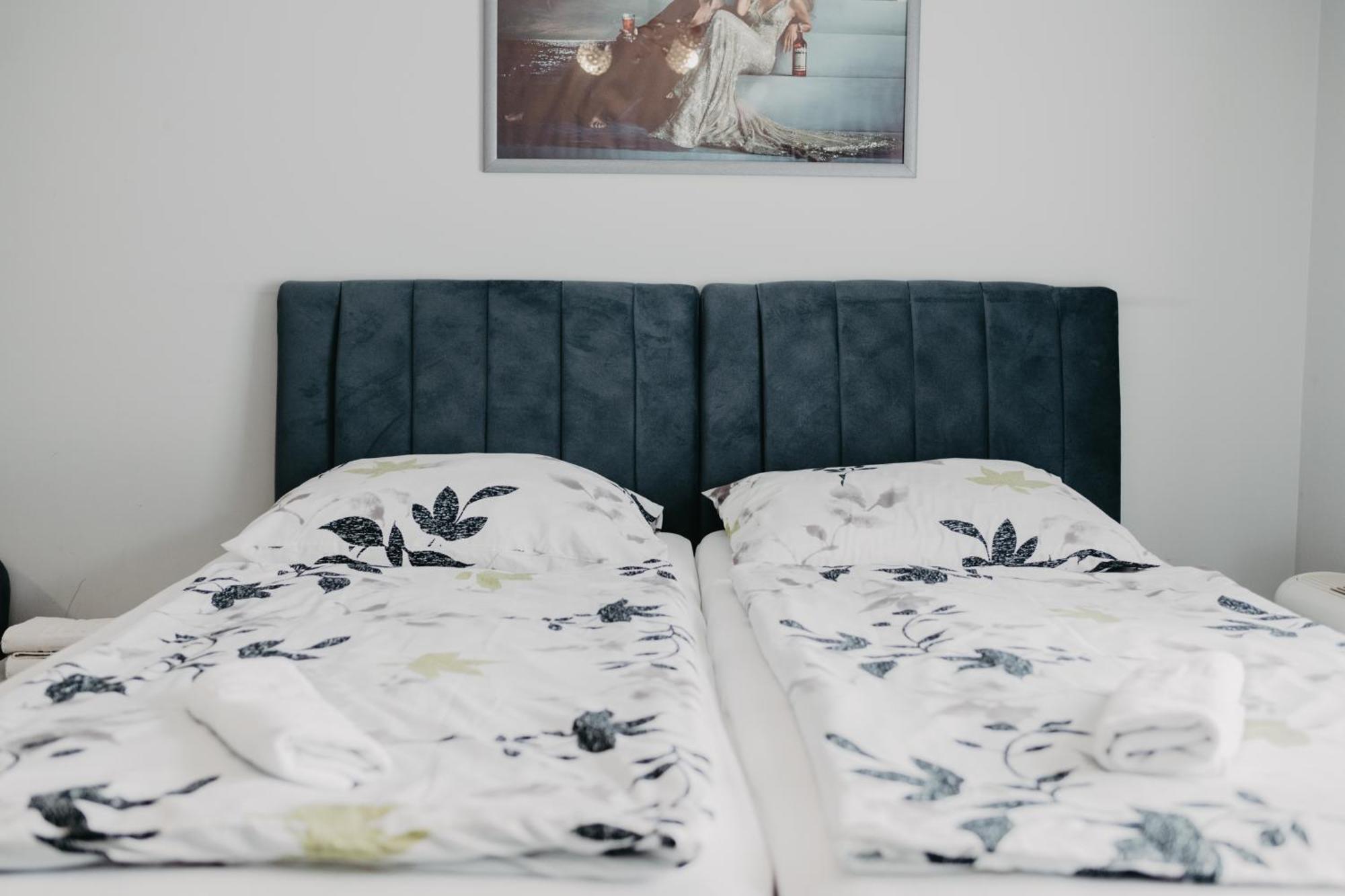 Prenociste Park Bed & Breakfast Modrica ภายนอก รูปภาพ