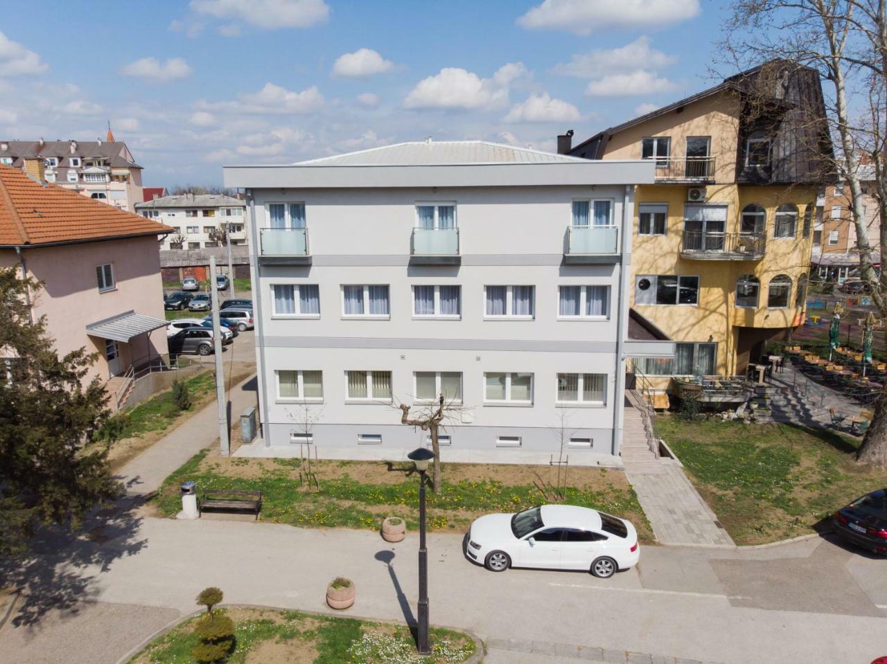 Prenociste Park Bed & Breakfast Modrica ภายนอก รูปภาพ